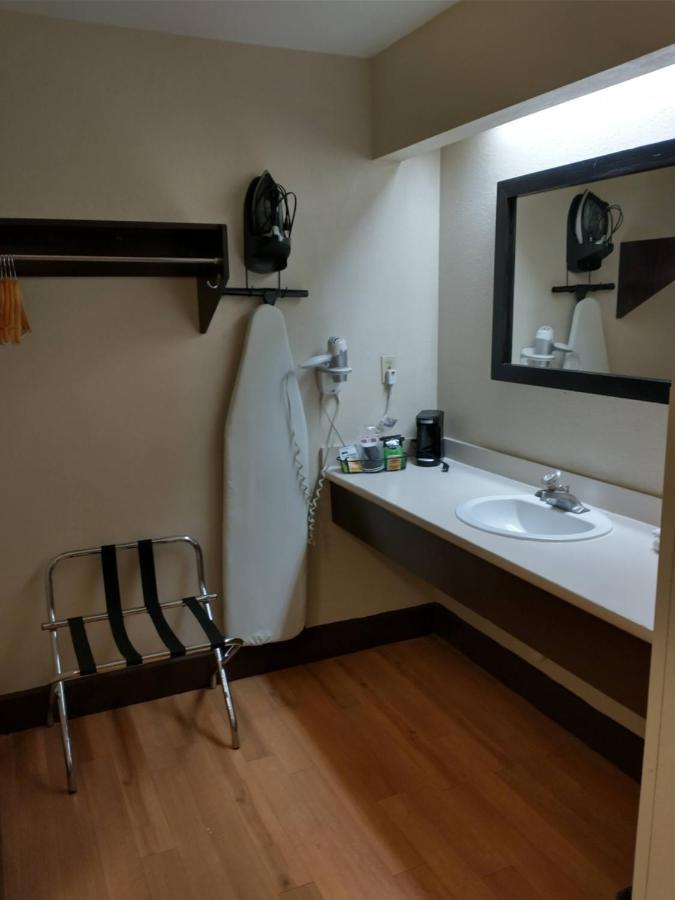 Red Roof Inn Санта-Ана Экстерьер фото